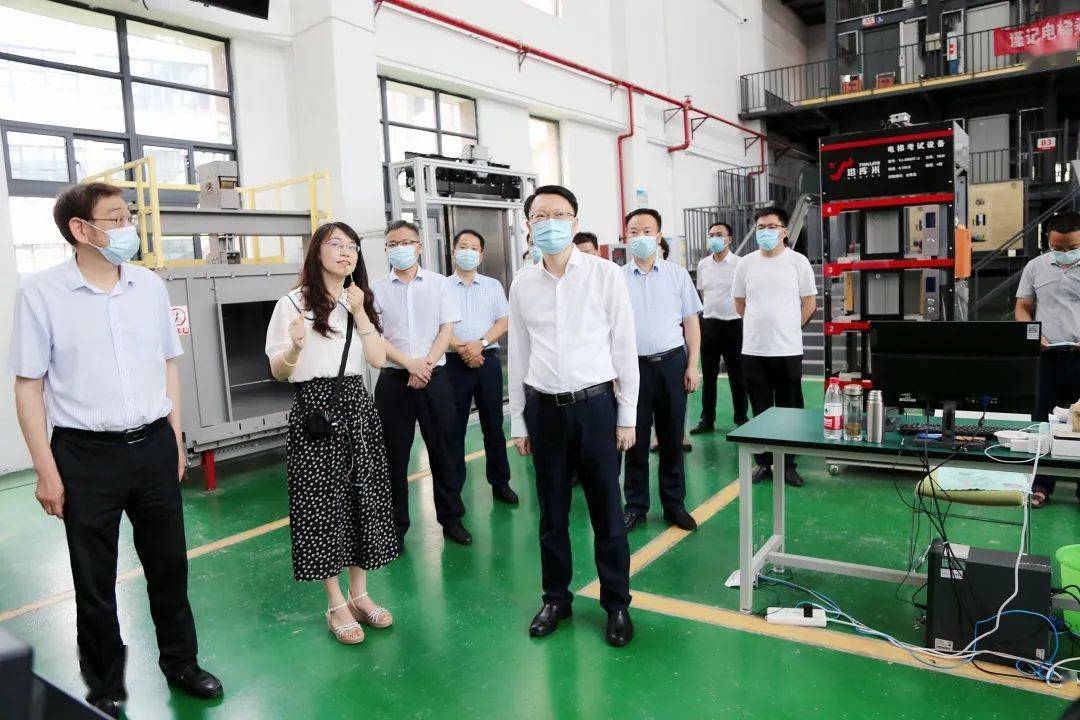 市领导韦峰调研我市教育工作