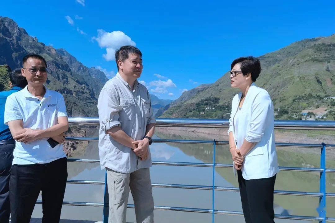 云南省民政厅副厅长马斌现场指导.会理市副市长沙马依作陪
