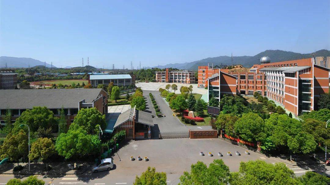 桐庐县三合初级中学合心 合力 合作返回搜狐,查看更多