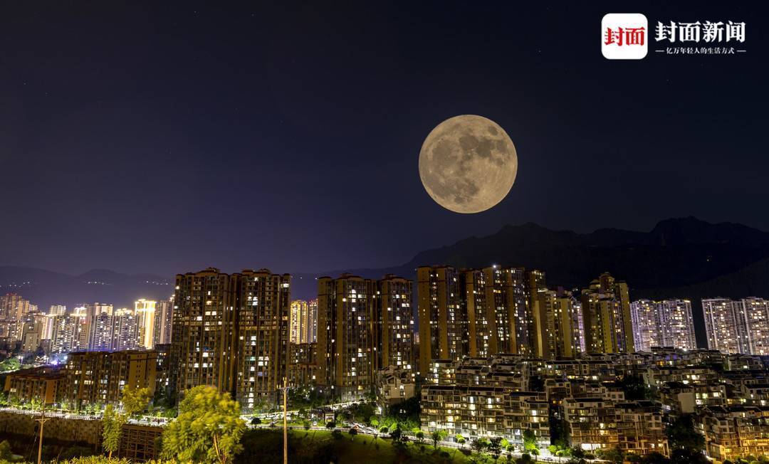 只有357372千米,此时月亮的视直径最大;14日凌晨2点38分
