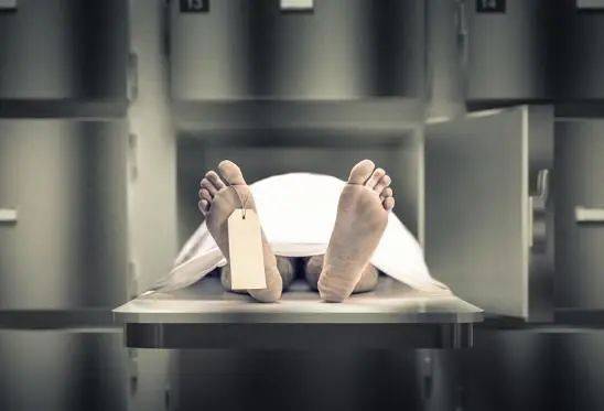 太平间员工揭密:真的会讲话_艾玛_工作_因为