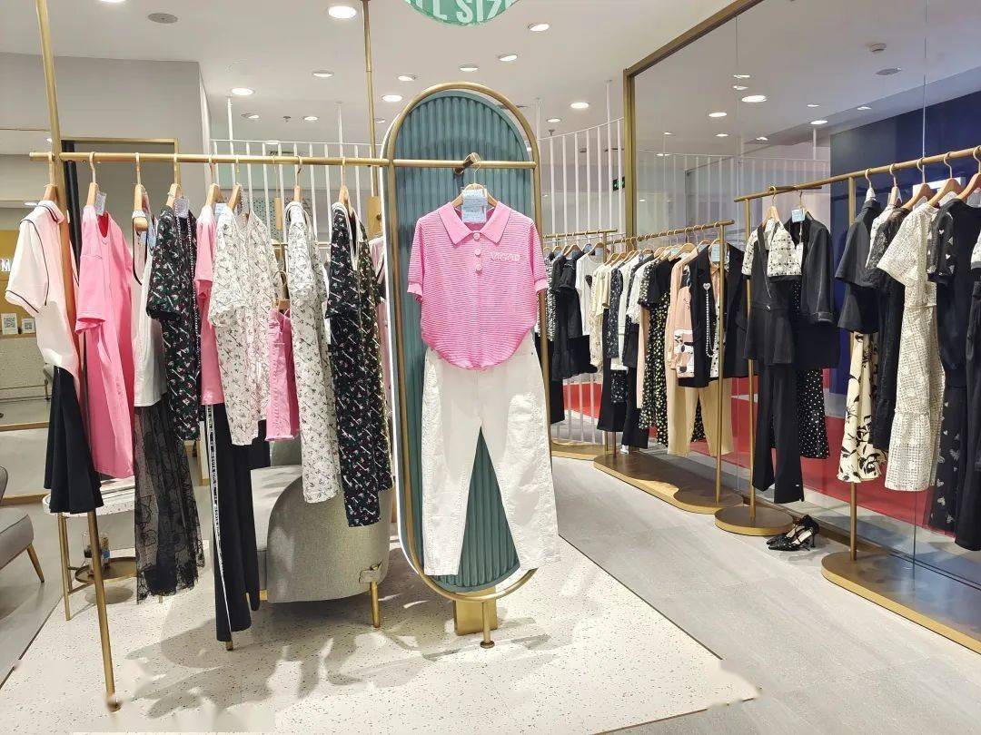 服装行业的丰富开发基础与历史服装发源地的广州为核心大本营芊之美