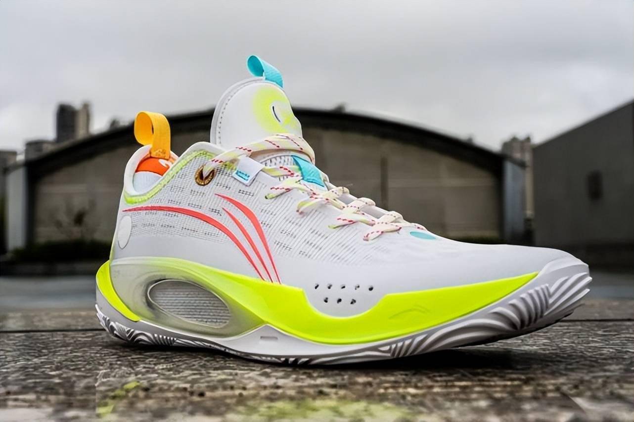 球鞋开箱韦德808二代曾凡博同款战靴很帅