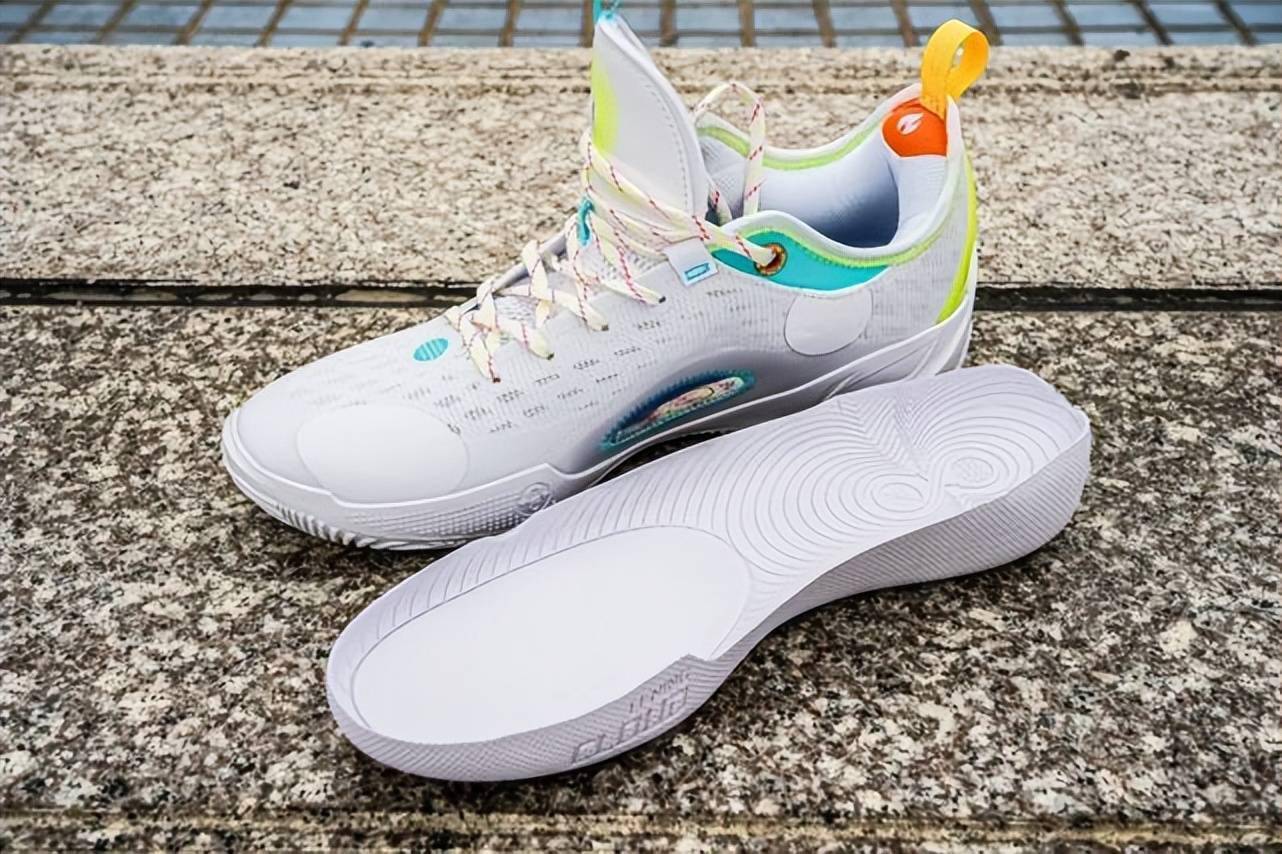 球鞋开箱韦德808二代曾凡博同款战靴很帅