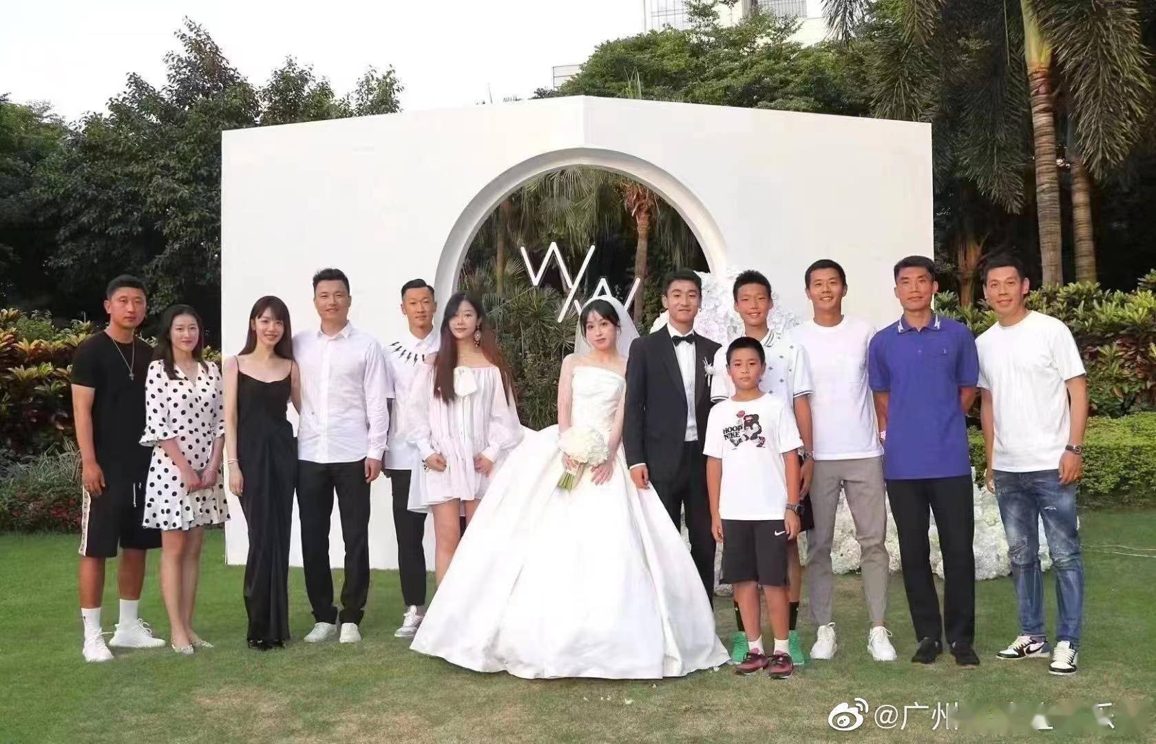 喜庆！韦世豪办婚礼亮点多：郑智、郜林等球星到场 新娘子被晾一边