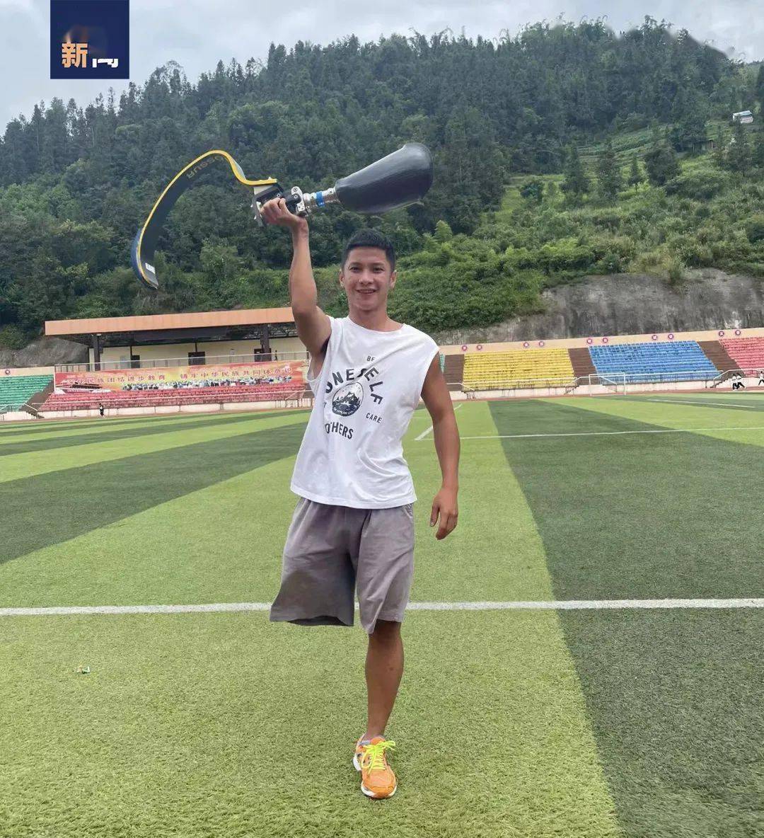 红河的独腿追风少年,你可太酷了!_张庆宏_游泳_训练