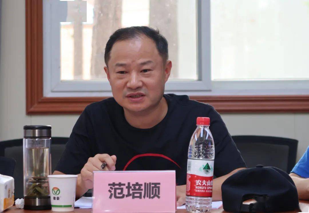 商会监事长范培顺在讲话中强调,商会的发展离不开全体会员的支持和