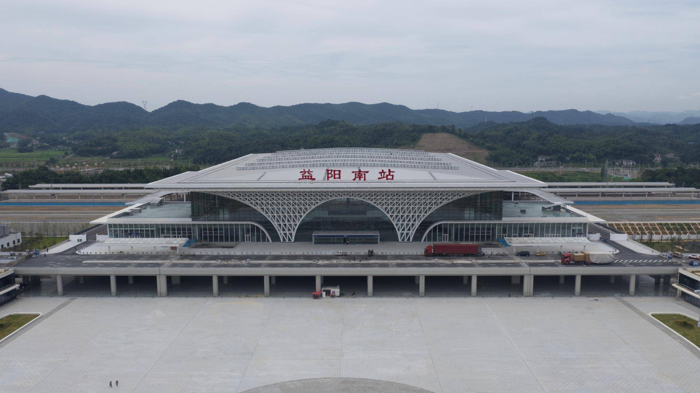 初见益阳南站竹文化元素融入车站装饰