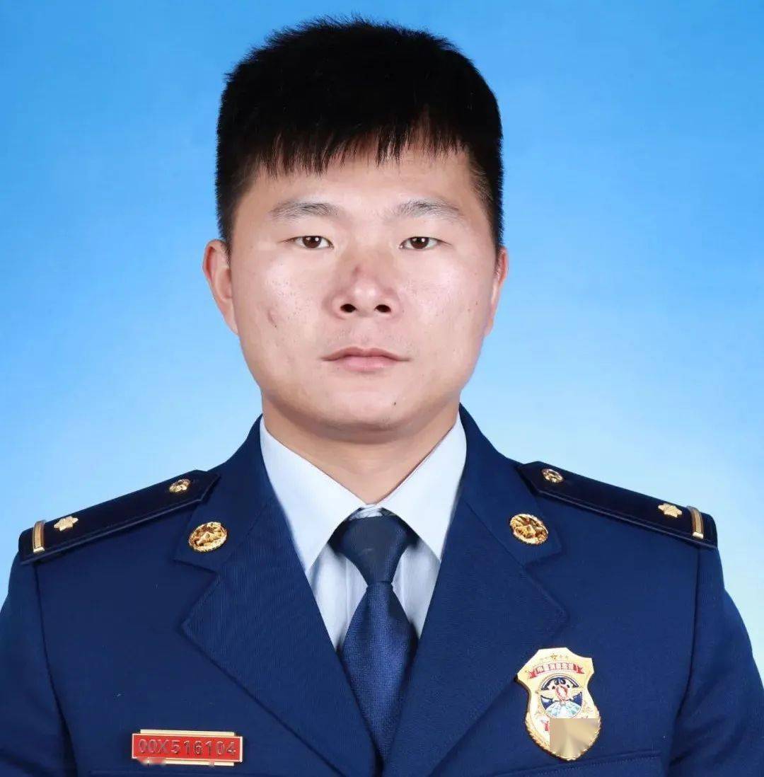 ",现任天津港保税区西九道消防救援站副站长,四级指挥员消防救援衔
