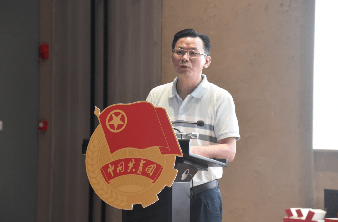 沙田镇党委副书记袁树坚,沙田镇关工委,团镇委等工作人员,各村(社区)