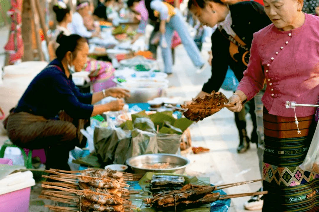 傣族古镇赶摆街感受傣家儿女的千年游憩方式