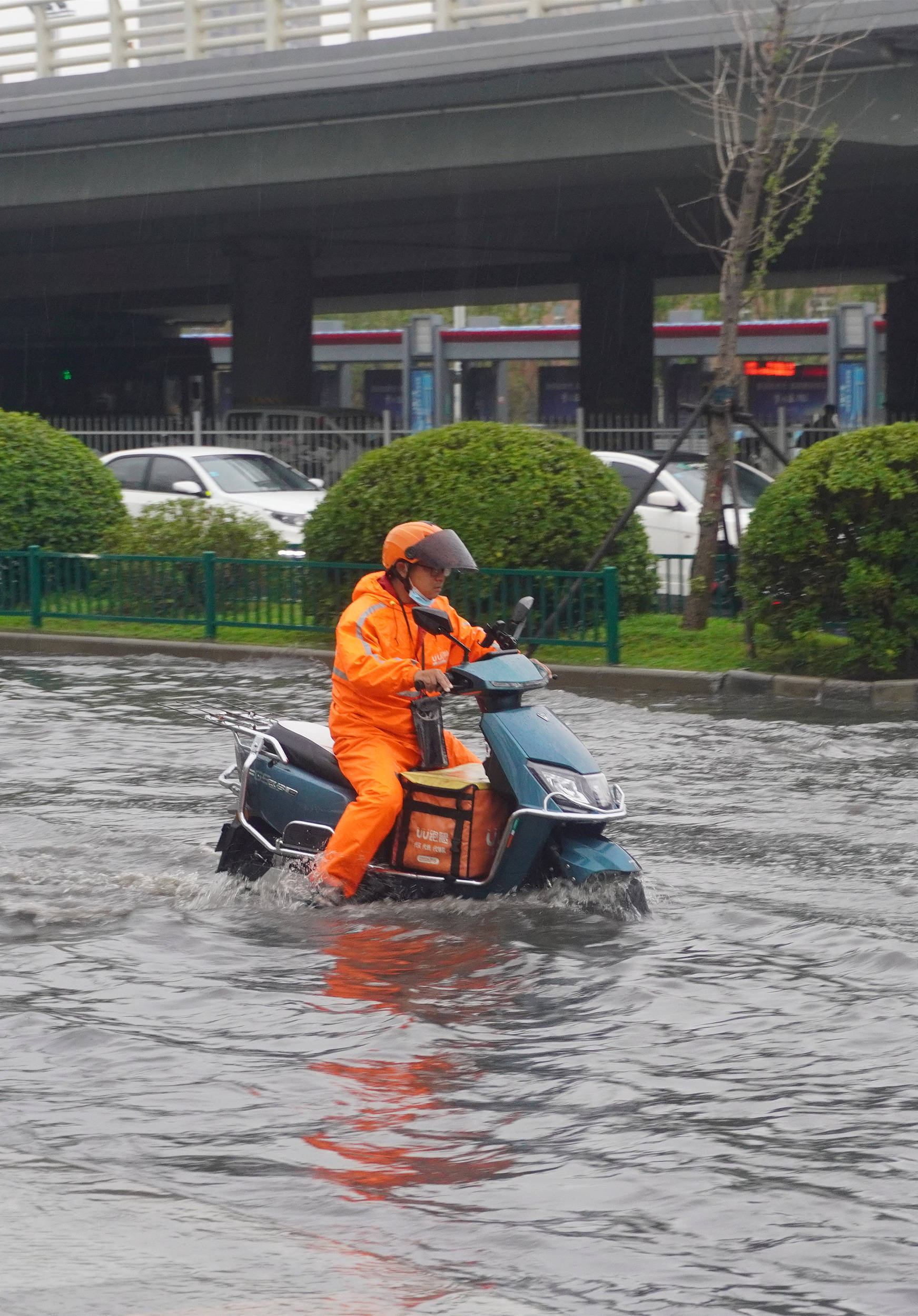 河南超40个暴雨预警生效:郑州调整暴雨橙色预警为黄色