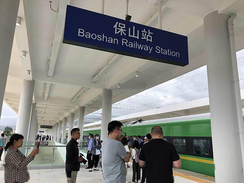 大瑞铁路通车运营 为西南边陲发展注入活力_保山_民生_瑞丽
