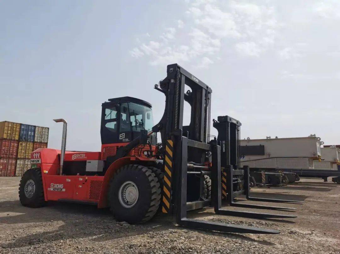 搬运利器徐工大吨位平衡重式叉车批量发往海外市场