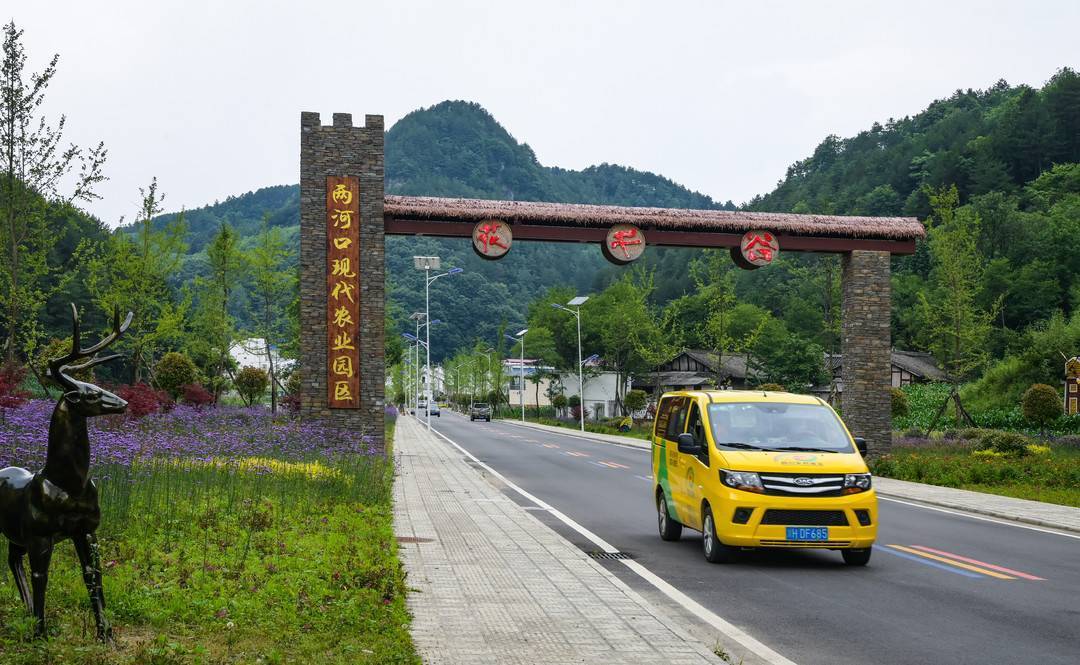 因路而兴 四川朝天打通“致富路”架起乡村振兴“高速路”