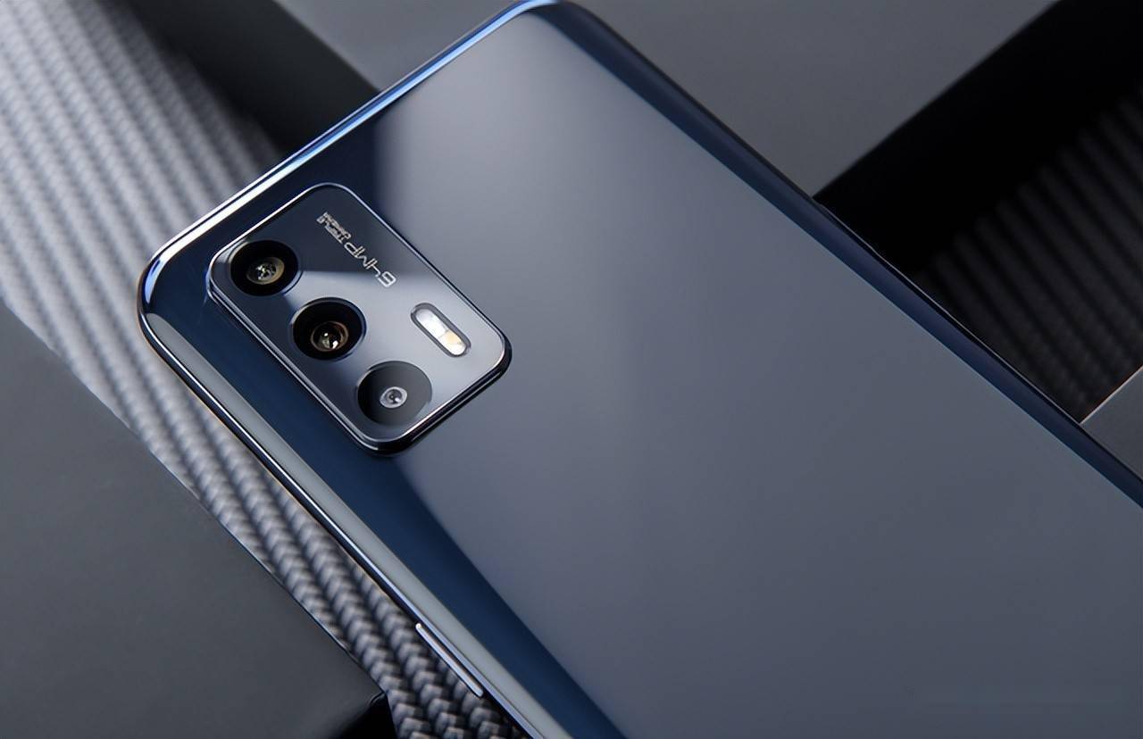 oppo也有性价比67万跑分三星屏64mp三摄顶配版本仅1999元