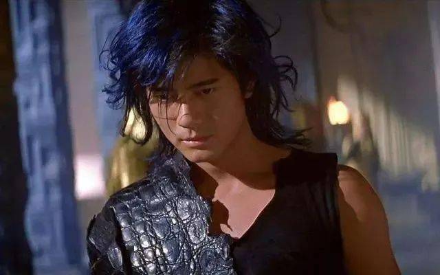 郭富城诠释的步惊云更加深沉,孤独,沧桑,与何润东版步惊云相比,步惊云