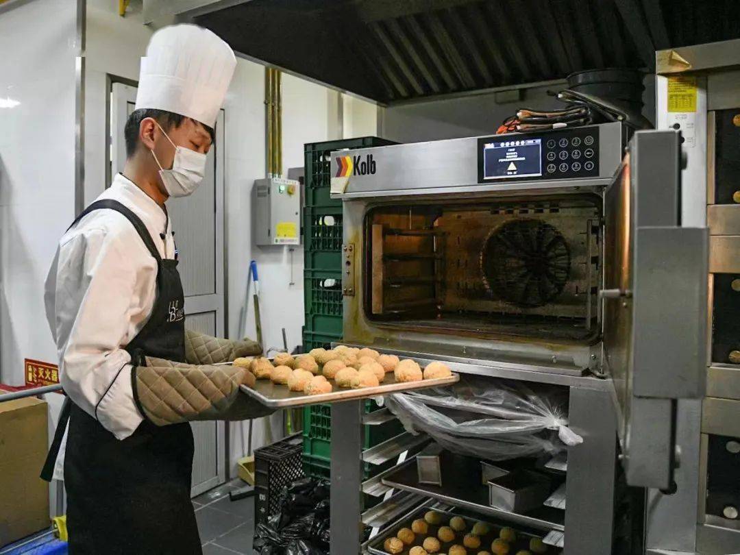 走进光明悠焙烘焙师的工作就是制造幸福