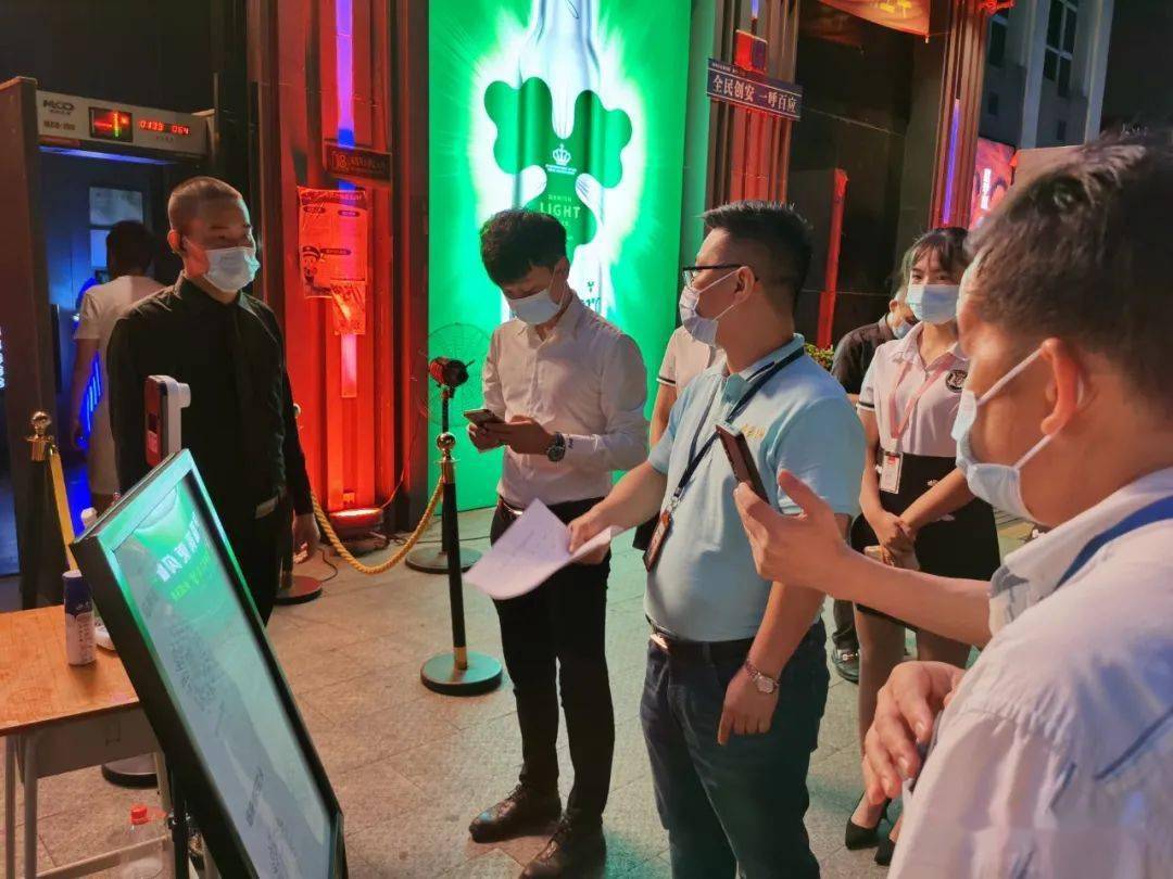 26日晚,樟木头多部门对酒吧,清吧"场所码"应用开展督查,4间清吧"场所