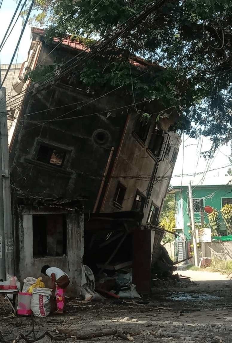 菲律宾7.0级地震画面曝光，楼房被震歪！网友称汕头有震感