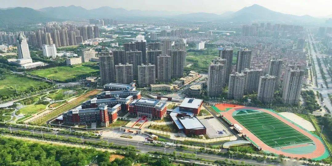 今日揭牌启用巢湖市第三中学半汤校区来了
