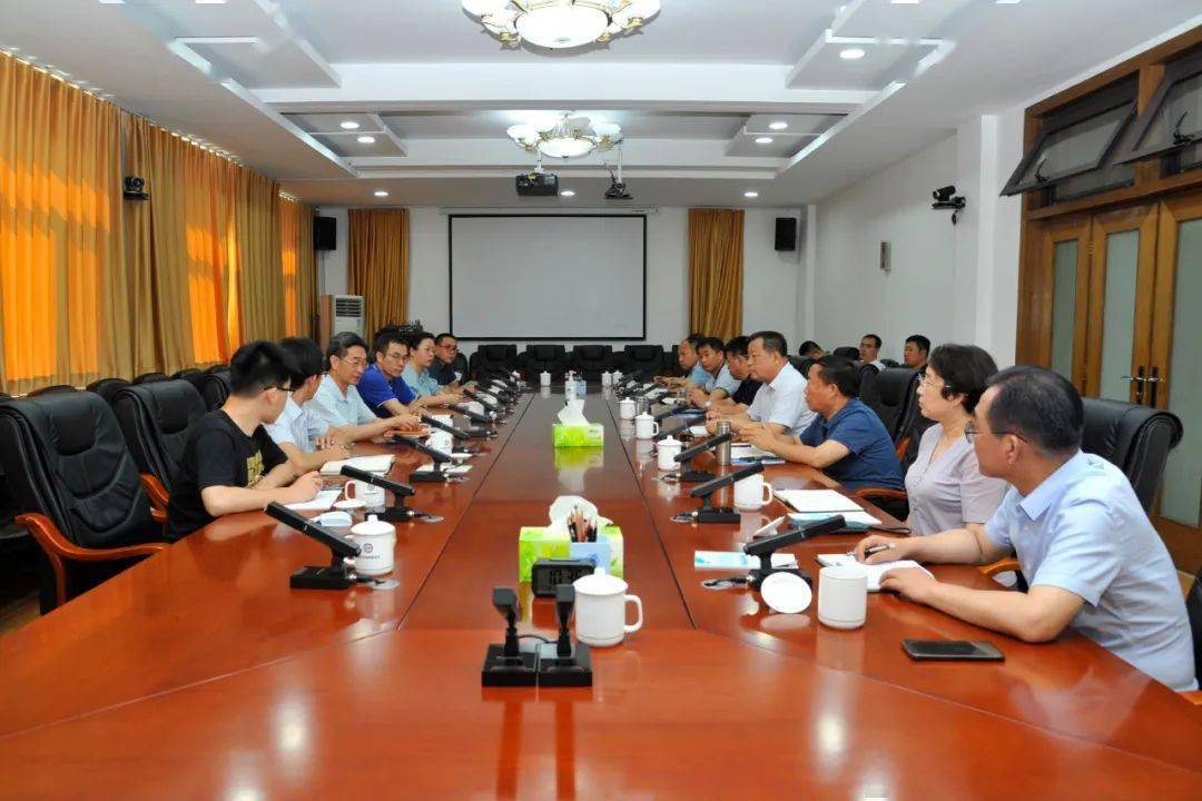 中国工程院院士毛景文一行到省地勘局调研座谈_工作_中条山_成矿