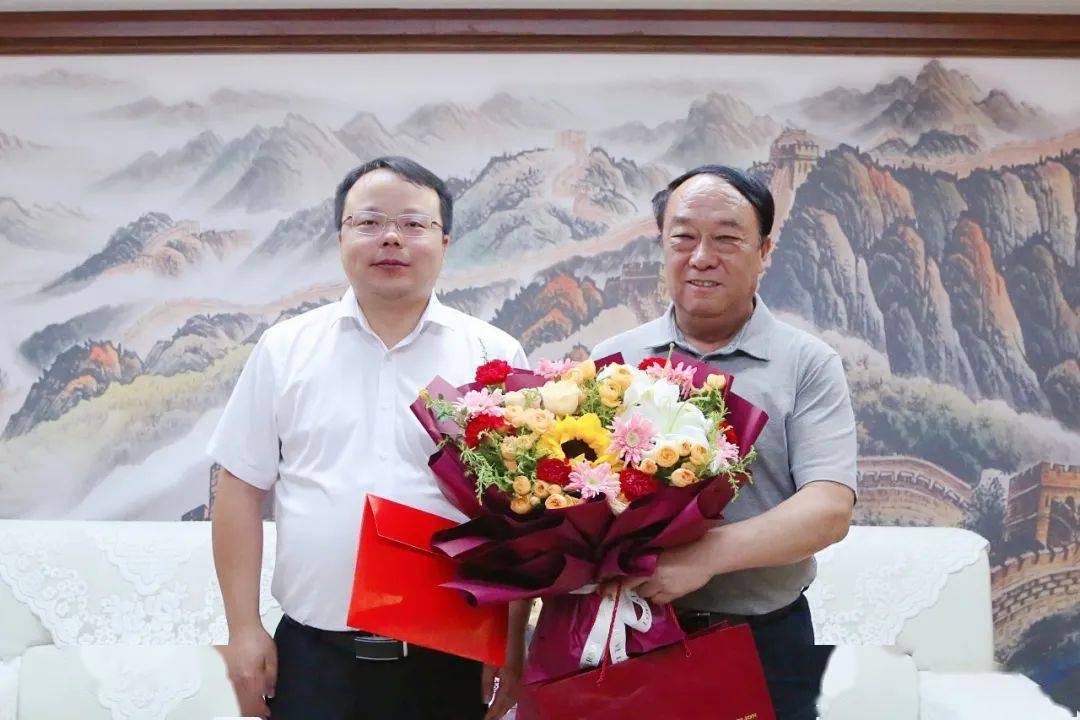 神木市副市长席拓一行到集团慰问陕西最美退役军人麻顺宽