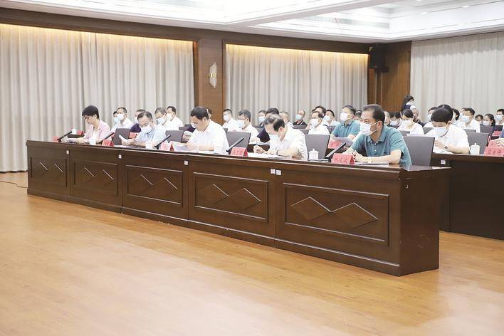 漳浦县召开全县上半年经济工作会议,县委书记黄键鹏出席会议并讲话.