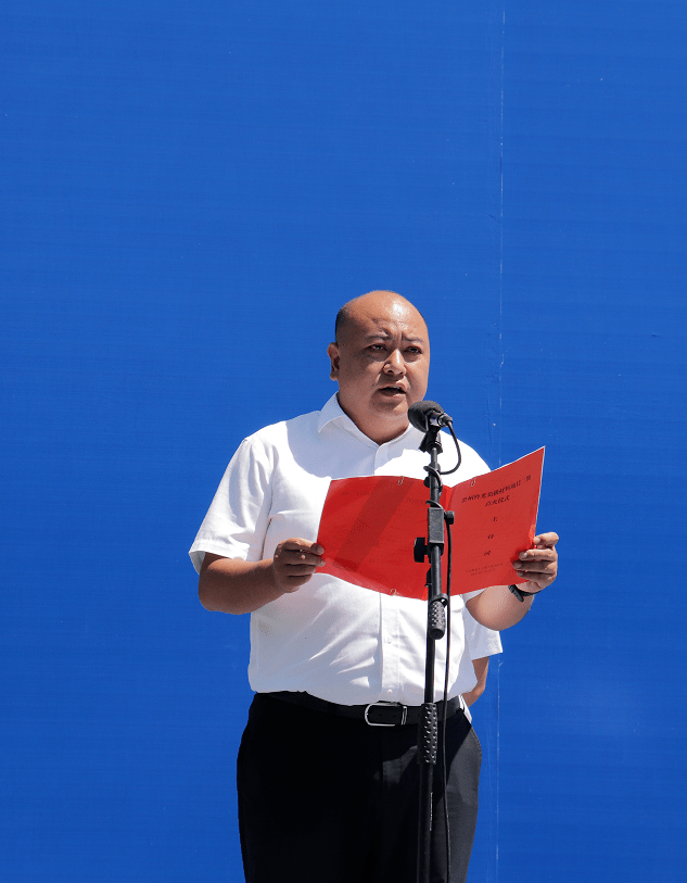 兴义市人大党组书记,主任蒋蜀安宣布点火7月25日,贵州羚光负极材料