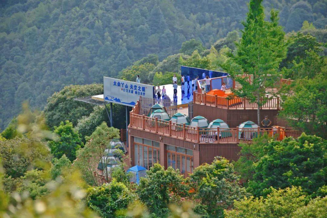 暑热把山地"旅游饭"煮得香喷喷_休闲_山人_产业