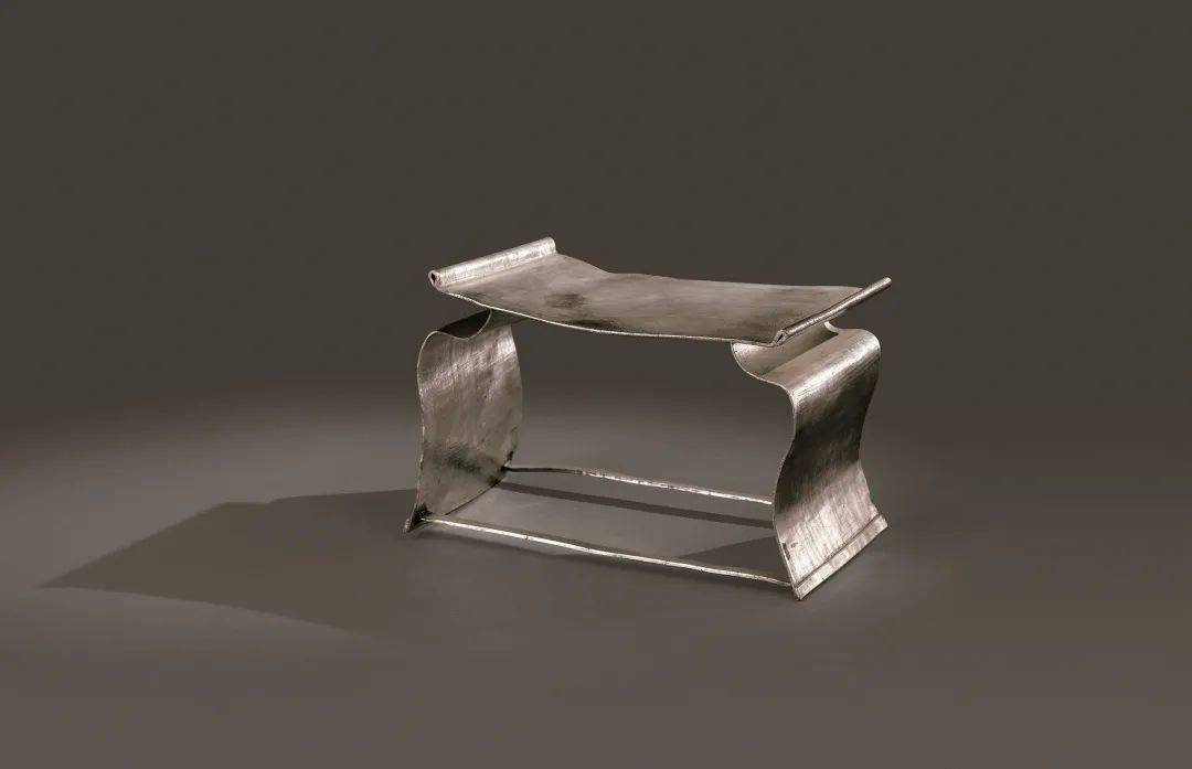 唐代宫廷贵族将香料应用于建筑材料,车轿熏香,考试等场合,例如杨国忠