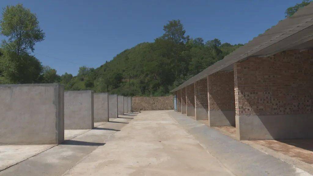 半年工作巡礼上关镇王家沟村稳步推进人畜分离养殖小区建设