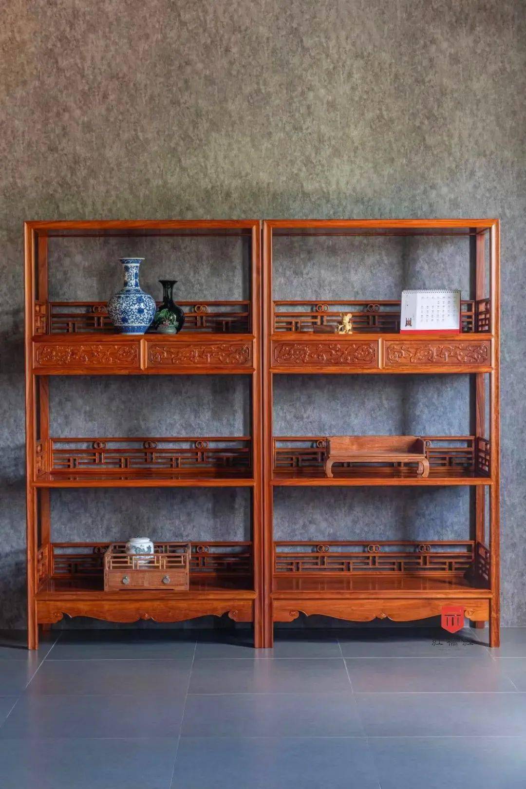 传统中式家居布置少不了平头案花架博古架圈椅画案