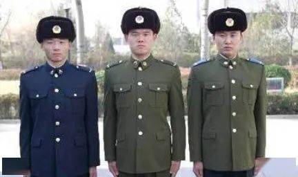 05 式常服,新常服結束了空軍常服採用陸軍上衣顏色和海軍褲子顏色的