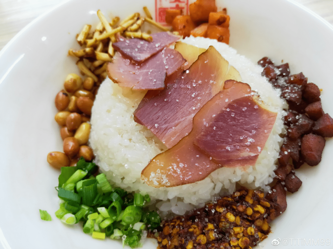 贞丰糯米饭 图源/titimm99贞丰糯米饭米香肉酥,油而不腻,早在清检庆