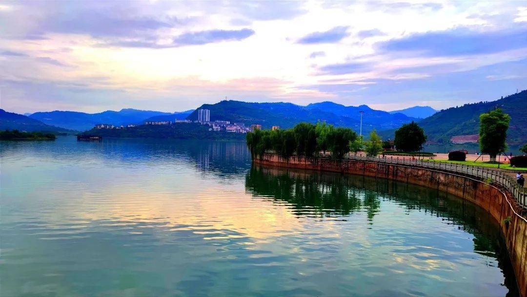 伟大变革非凡十年绥江宜居宜游宜业小城金沙江畔迁建县城的十年变迁