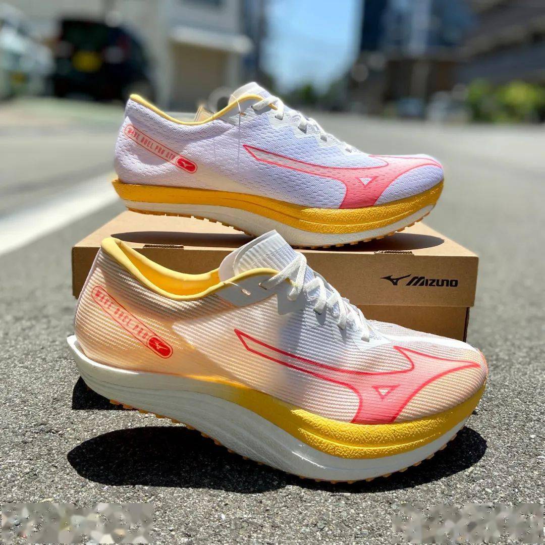 穿什么跑碳板跑鞋砍掉后跟难道这就是大迫杰快乐鞋