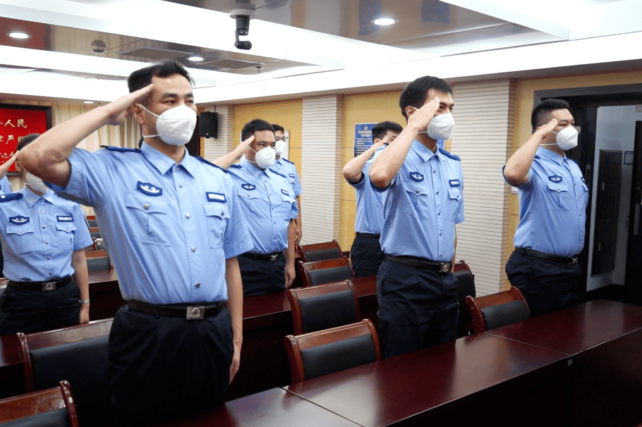 静安公安分局举行辅警统一授证换标上岗仪式