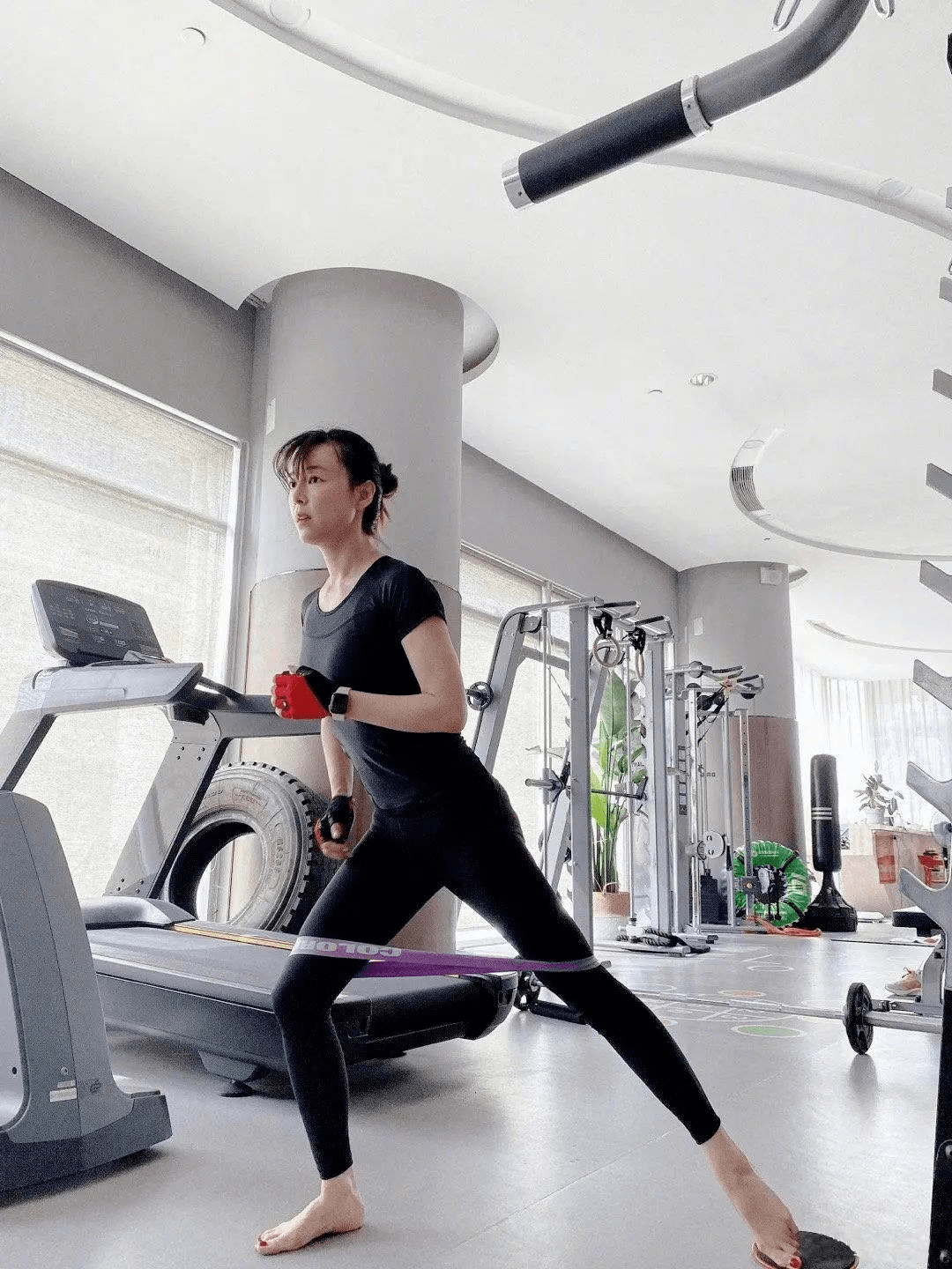 张静初运动完晒素颜,少女肌肤紧致红润,而且臀翘肌肉多很健美!