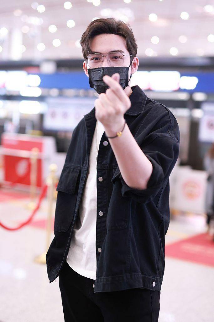 快来查收七夕大礼包送你小心心许凯龚俊张艺兴谁最撩你