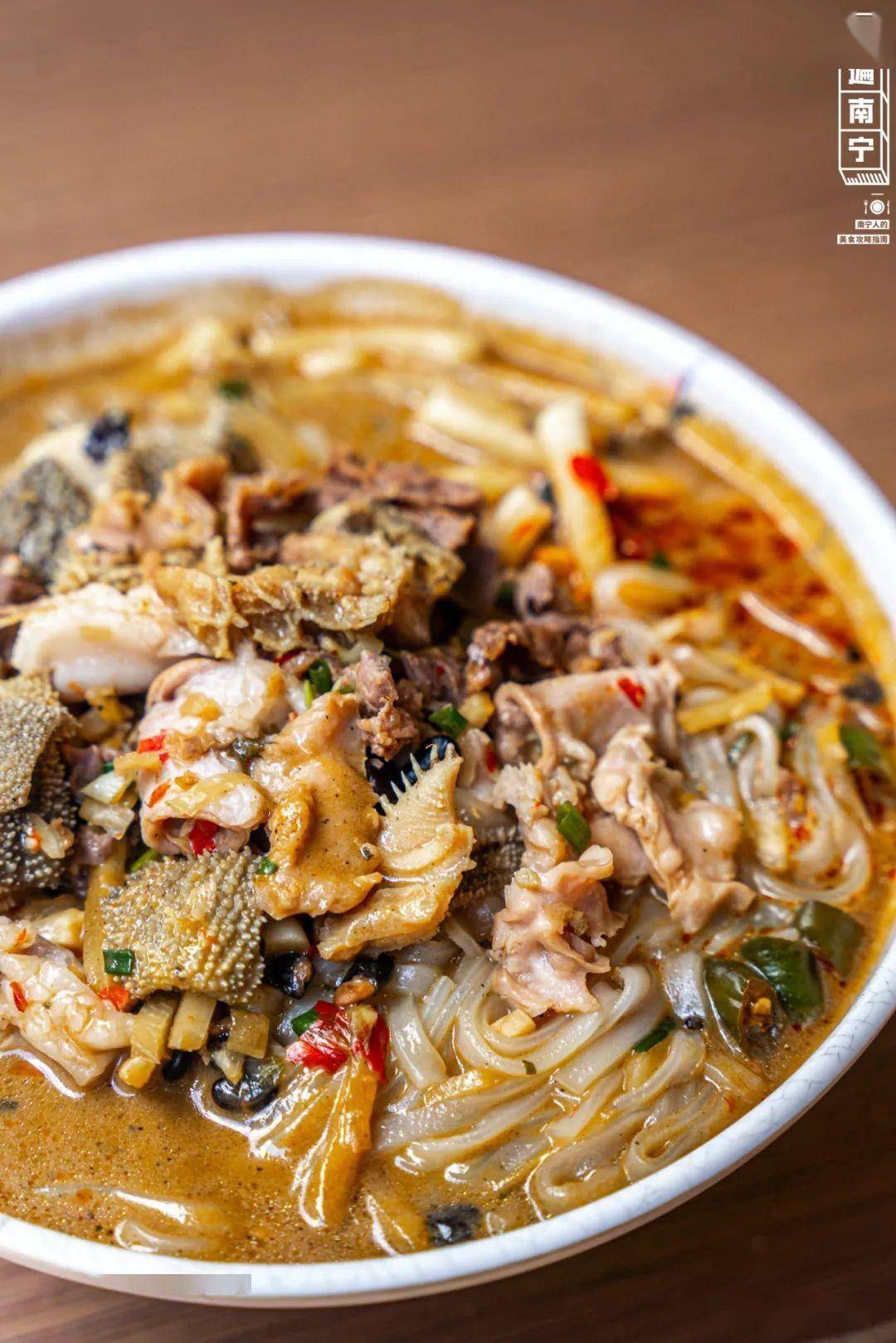 大众搜不到的粉店我们花了150块吃老友牛杂