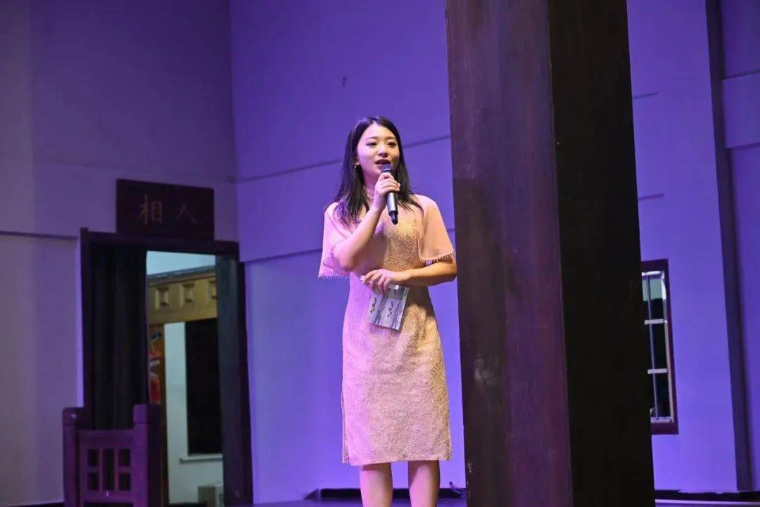 书记喻建华,县文广新旅局副局长黄海燕崇仁县人民政府副县长廖素芬,县