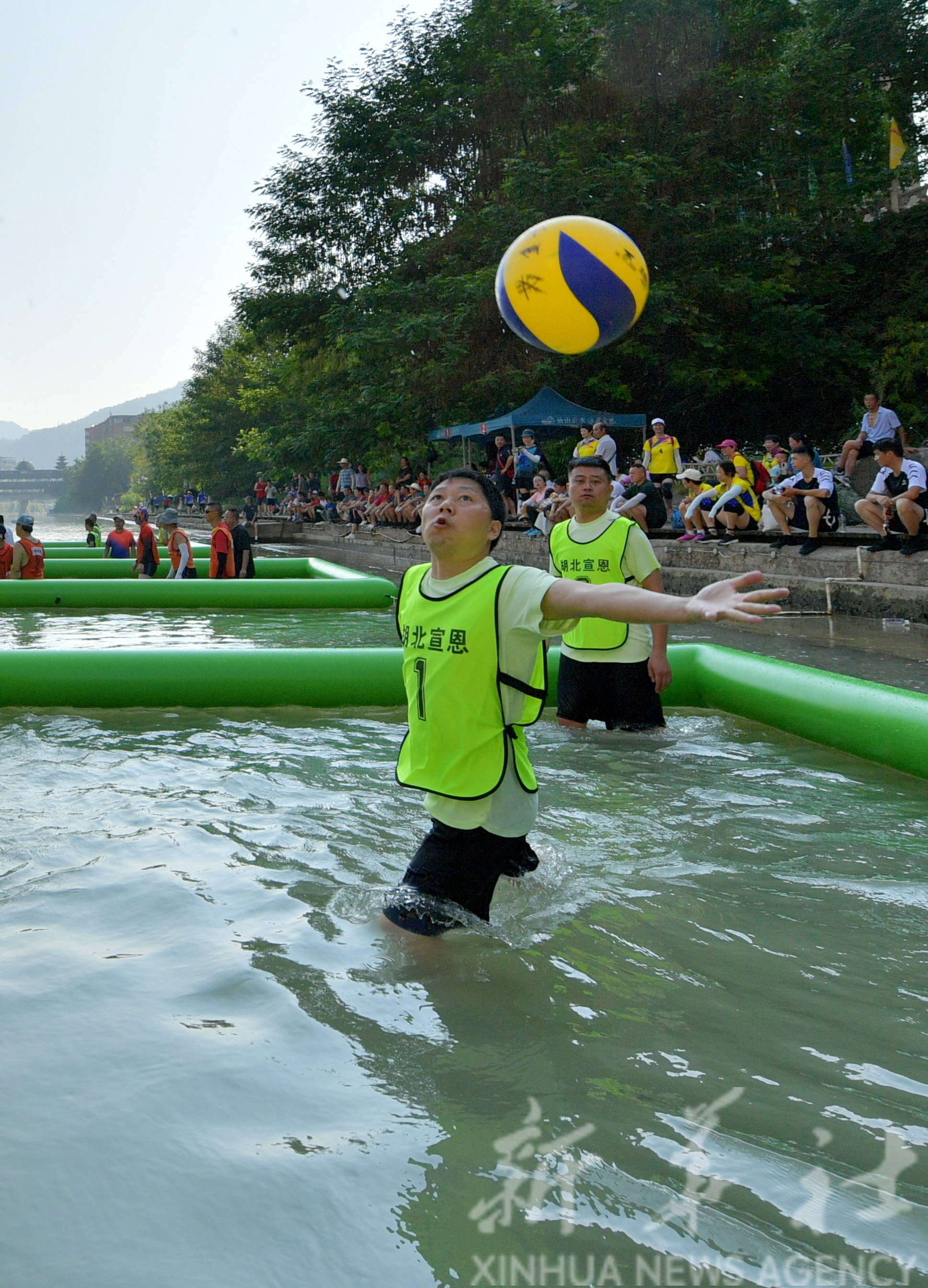 "水上排球"欢乐多