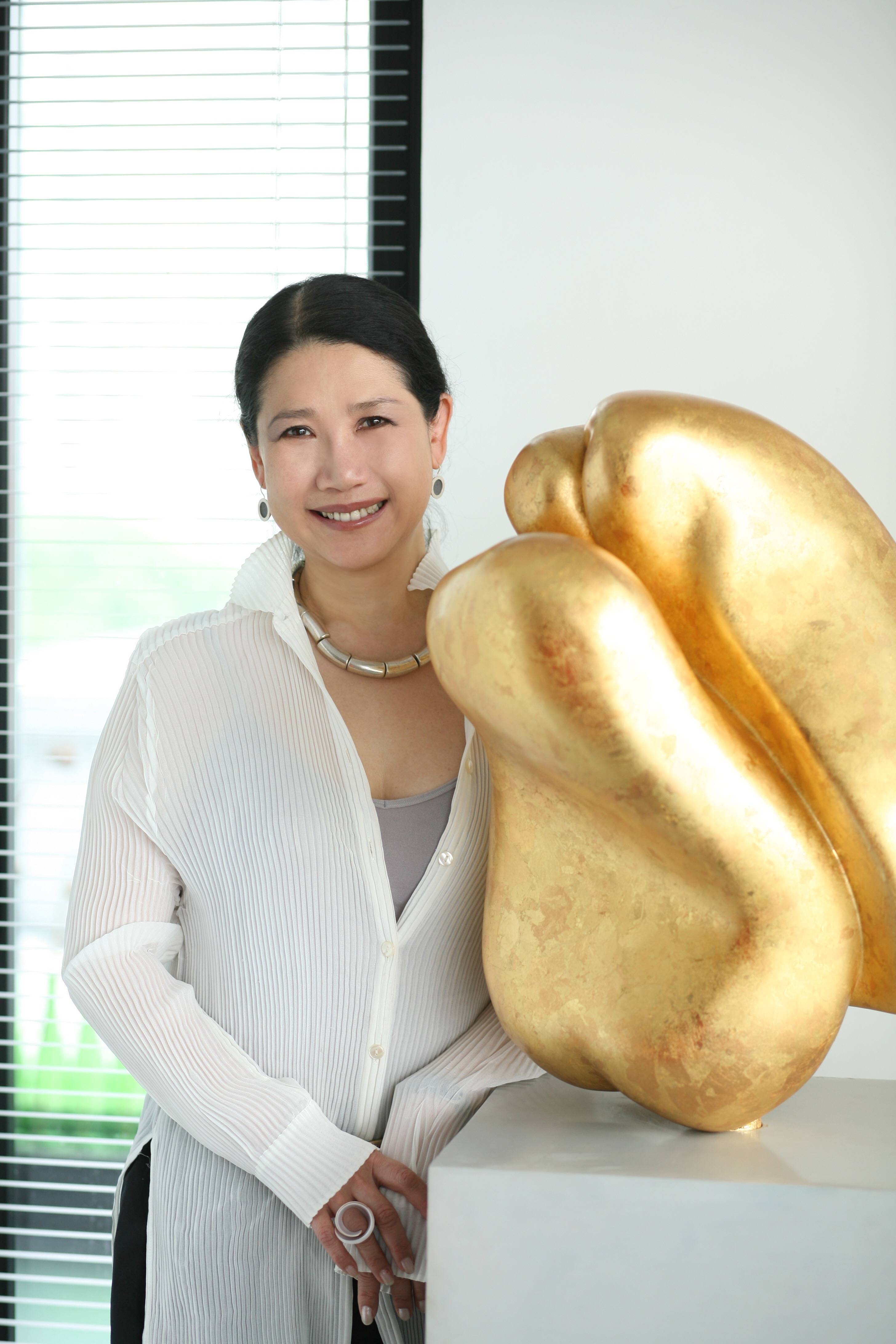 苏河畔王小慧艺术馆今开馆没有人能拒绝这个热辣的艺术之吻