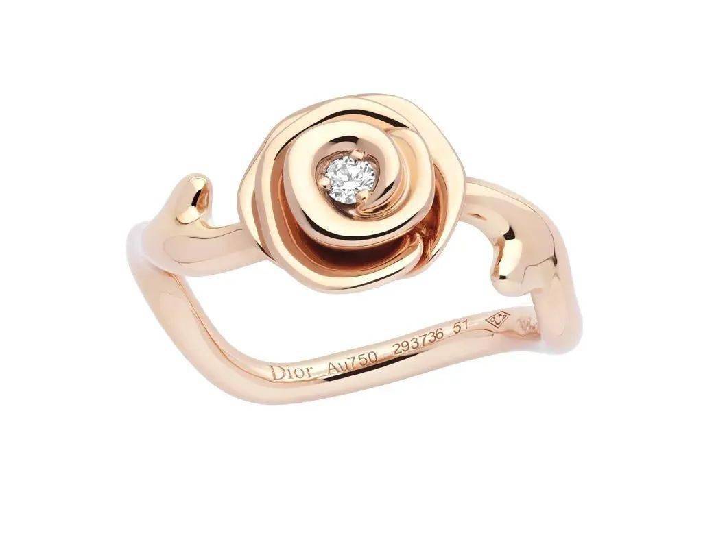 最近在推的是rose dior couture,灵感故事里说来自克里斯汀·迪奥以