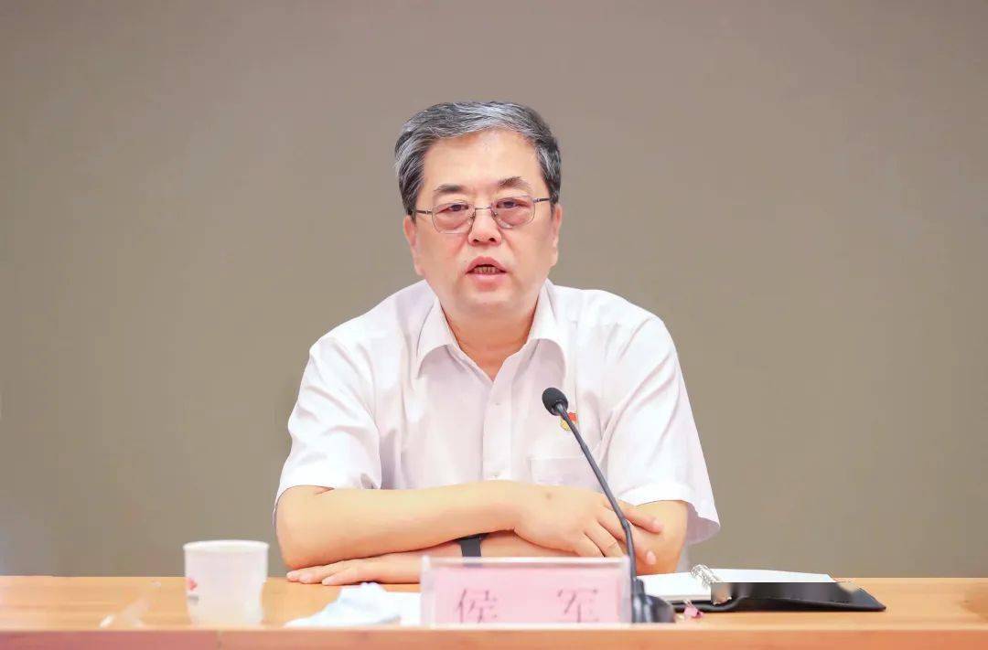 山钢集团党委书记,董事长侯军在半年会上要求砥砺攻坚促改革凝神聚力