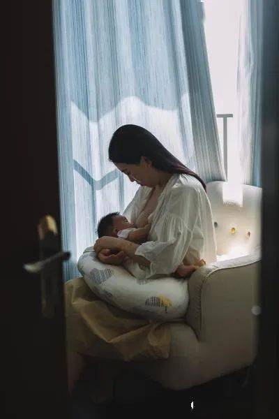 母乳照中国图片