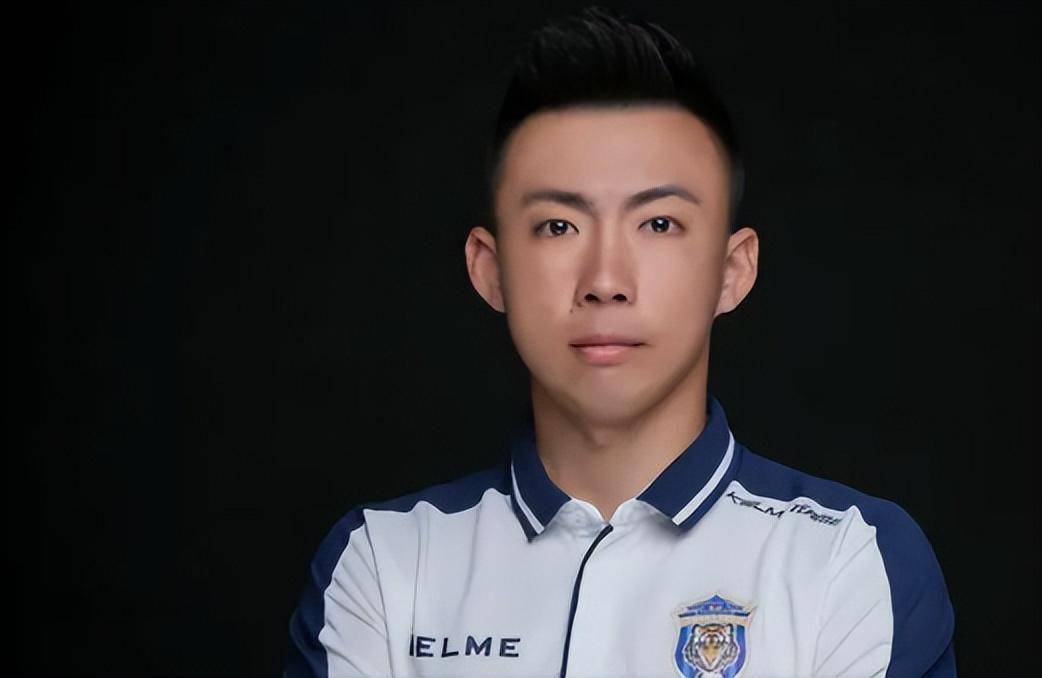 中甲悍将惨败后开直播,被教练抓包,离开赛区再度开播