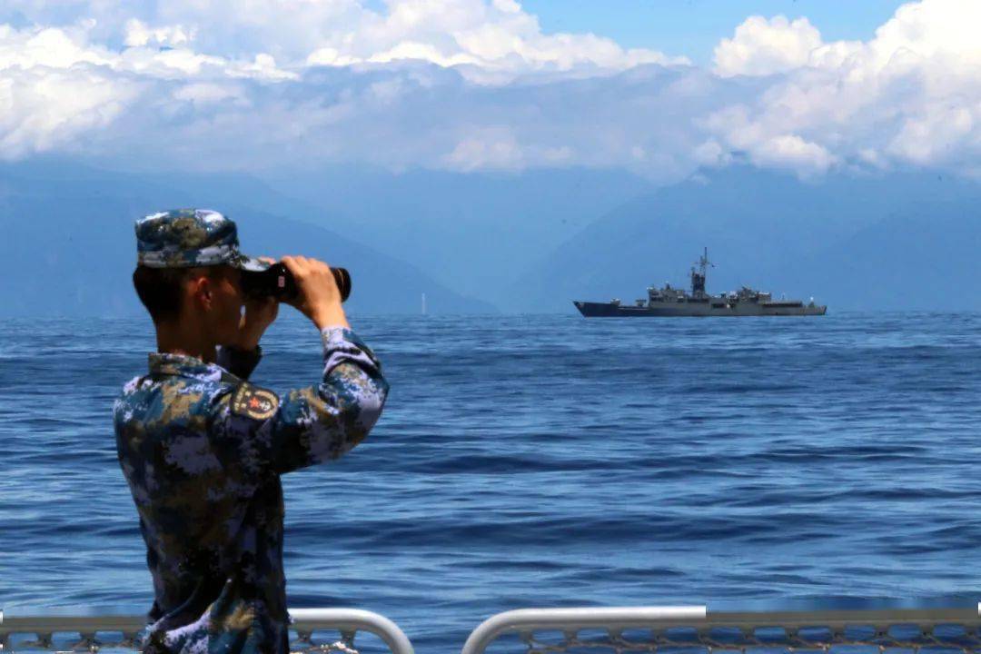 解放军抵近台湾海岸线_110秒看台海军演day2亮点_解放军抵近台湾海岸