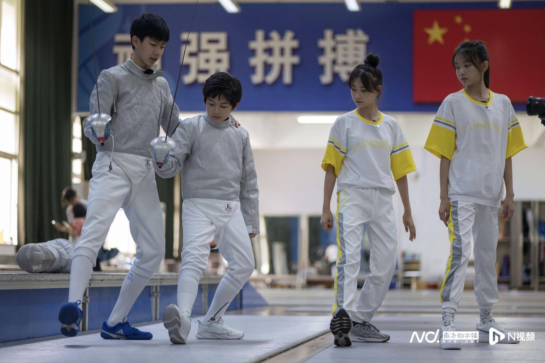 从小就被叫作奥运宝宝今天他们站上跳水十米台